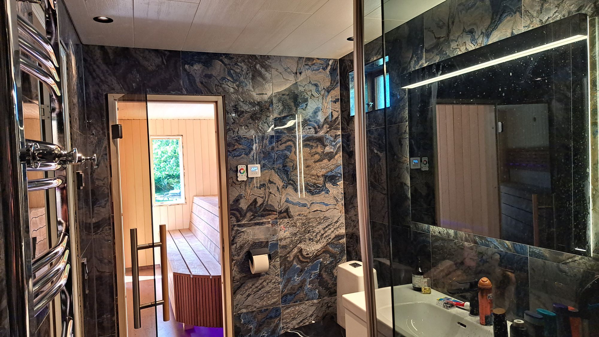 stor enplans villa med lekvänlig trädgård – bild 7 av 18