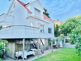 Nice apartment in central Kungshamn