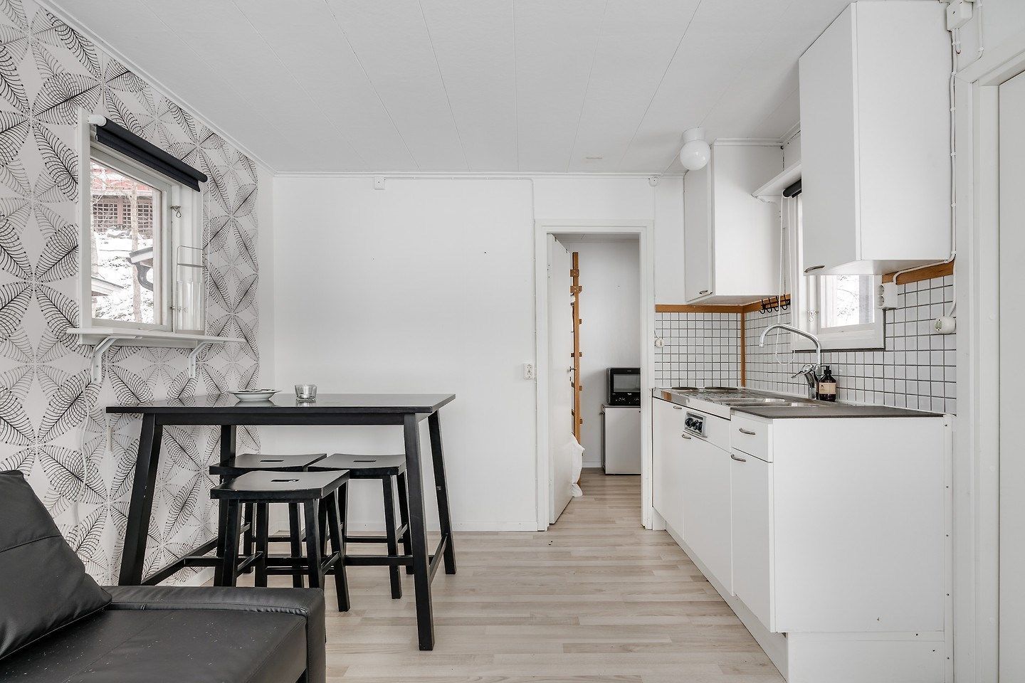 Fantastisk stuga med egen strand – bild 3 av 6