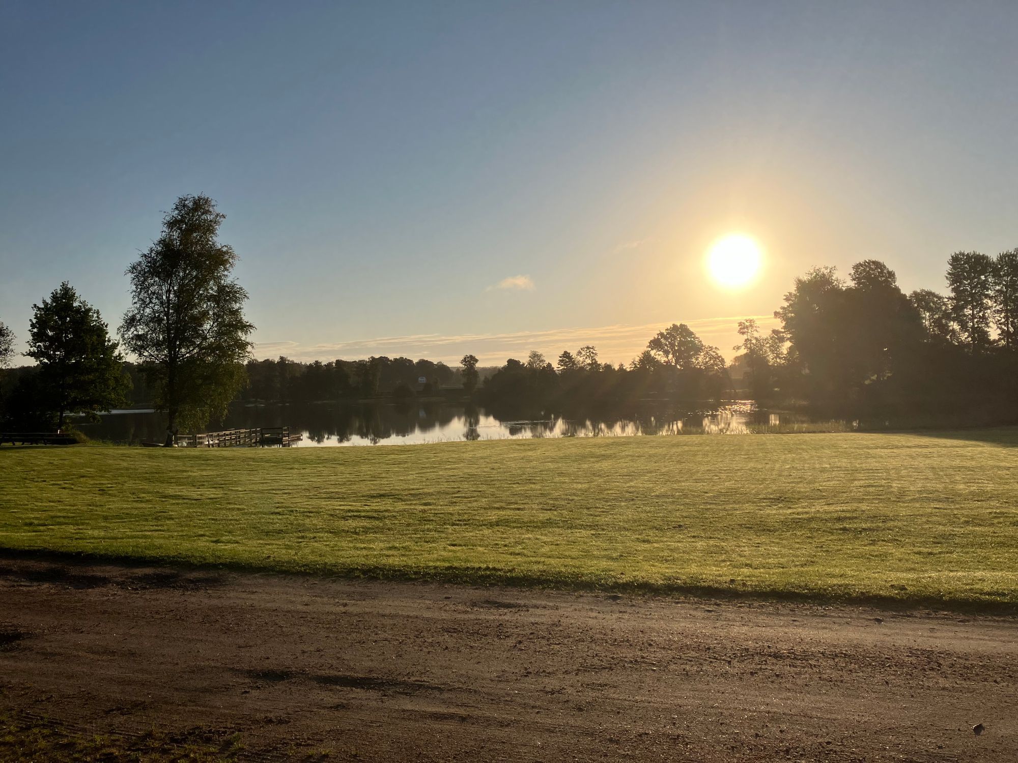 Plats för många i direkt närhet till skog och sjö! – bild 13 av 16