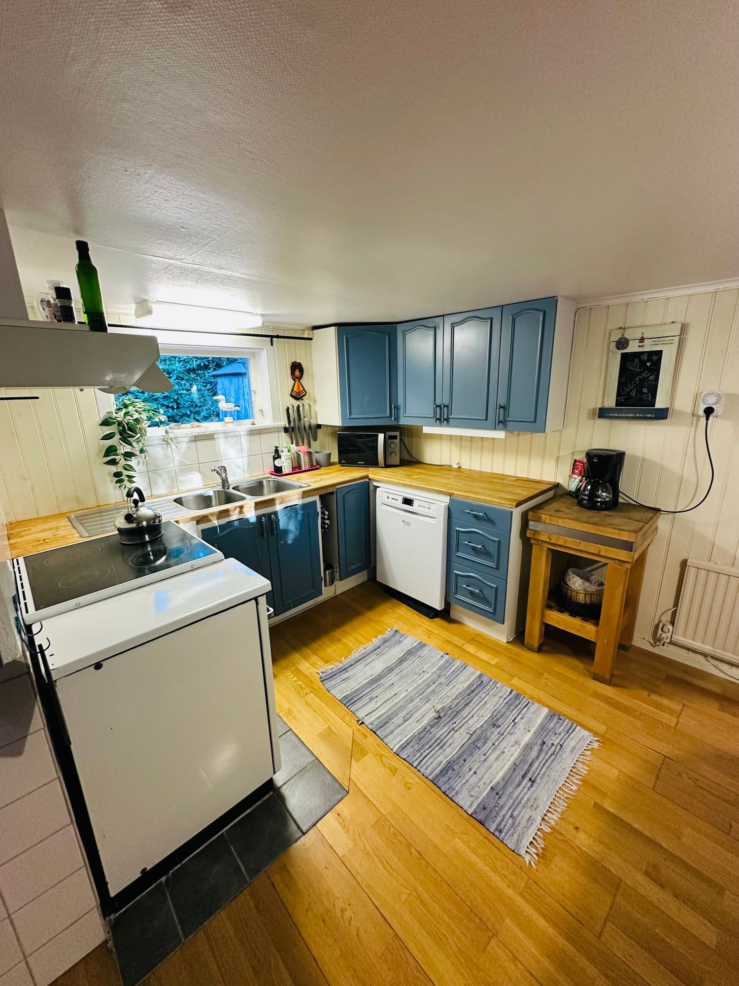 CHARMIGT SKÄRGÅRDSHUS MED GLASVERANDA & BASTU! – bild 9 av 20
