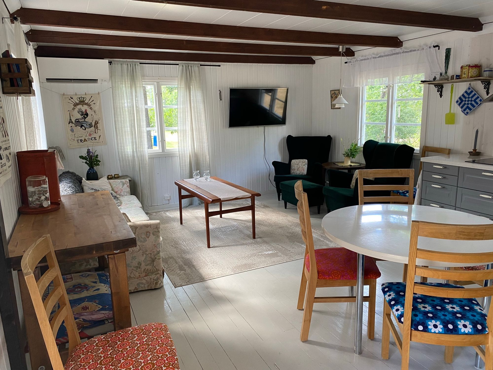Stuga nära Herta badstrand – bild 2 av 8