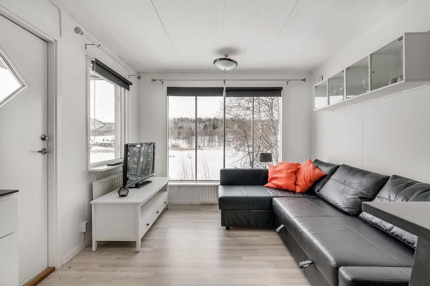 Fantastisk stuga med egen strand – bild 4 av 6