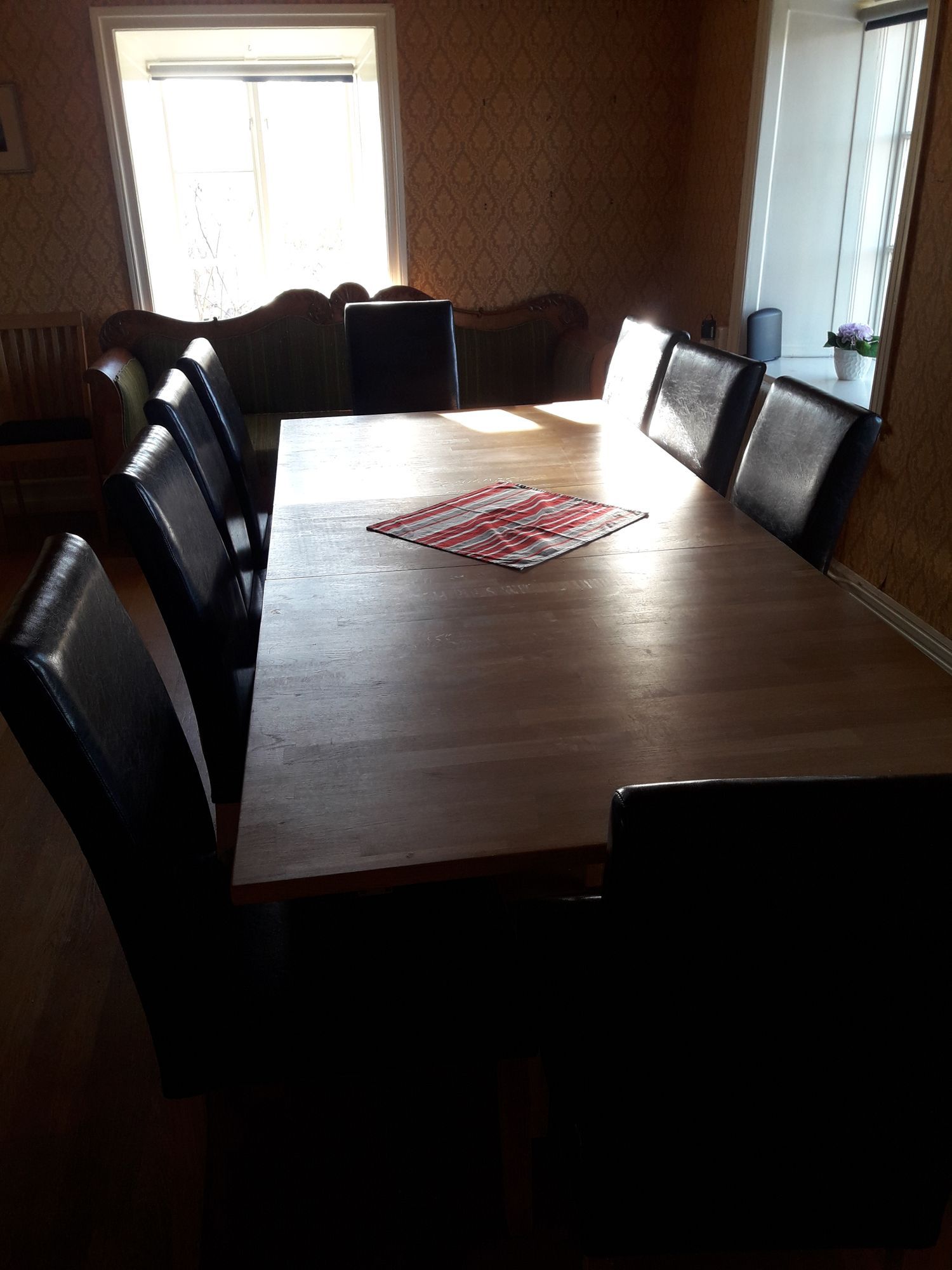 Kalkstenshus vid vägs ände i Bunge – bild 3 av 15