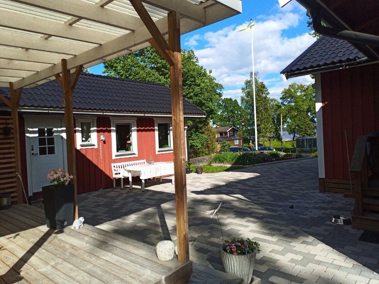 Litet gästhus vid Mälaren – bild 2 av 19