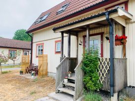 Fin hörnlägenhet med terass i vackra Ljugarn