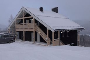 Topplägenhet i Tegefjäll. Backnära.