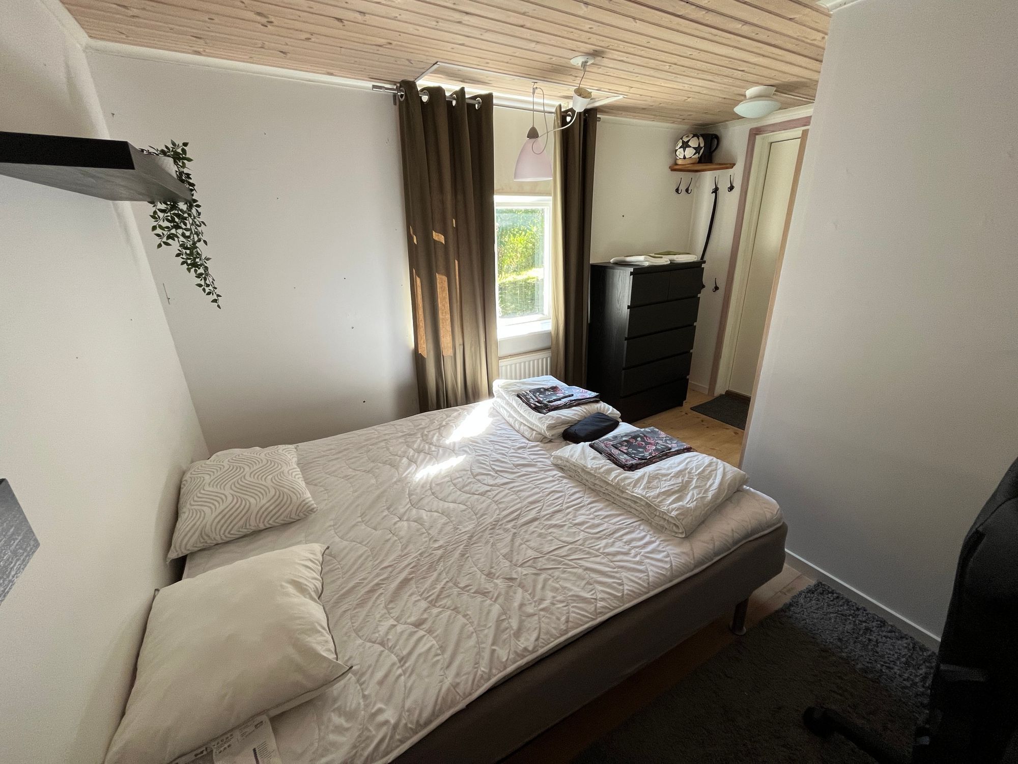 Villa med separat gårdshus – bild 10 av 13
