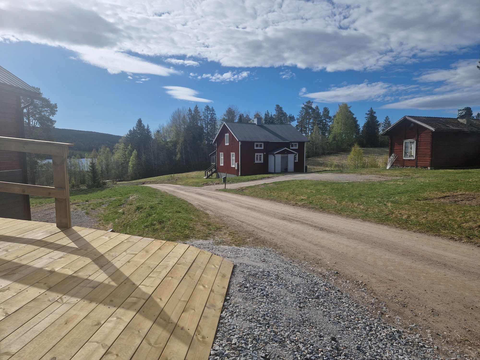 Hyr hus på en liten hästgård.