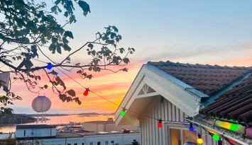 Semesterhus vid havet med bastu och havsutsikt