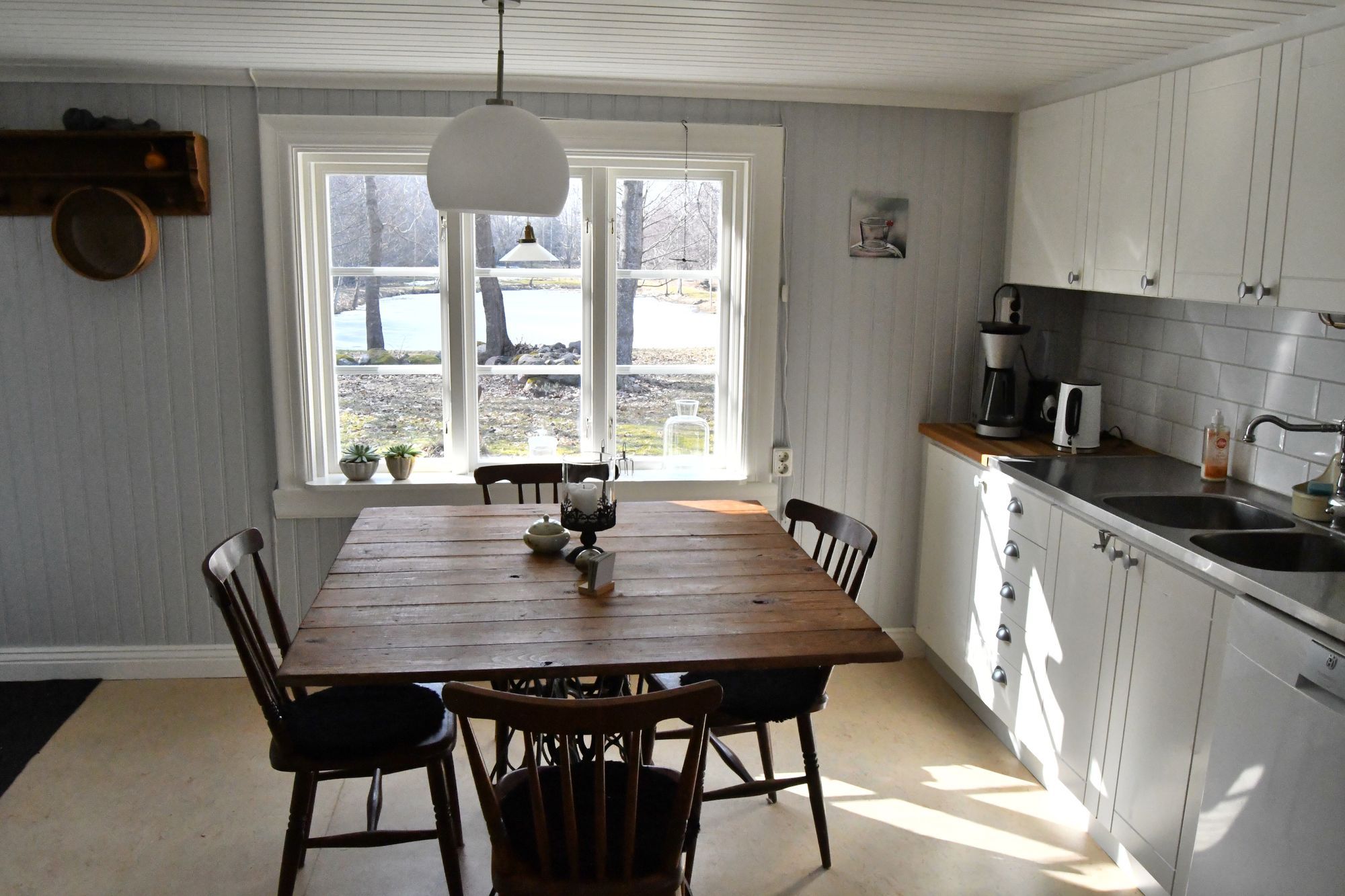 Stuga vid Vänern där tandem, kajak, kanot ingår. – bild 12 av 24