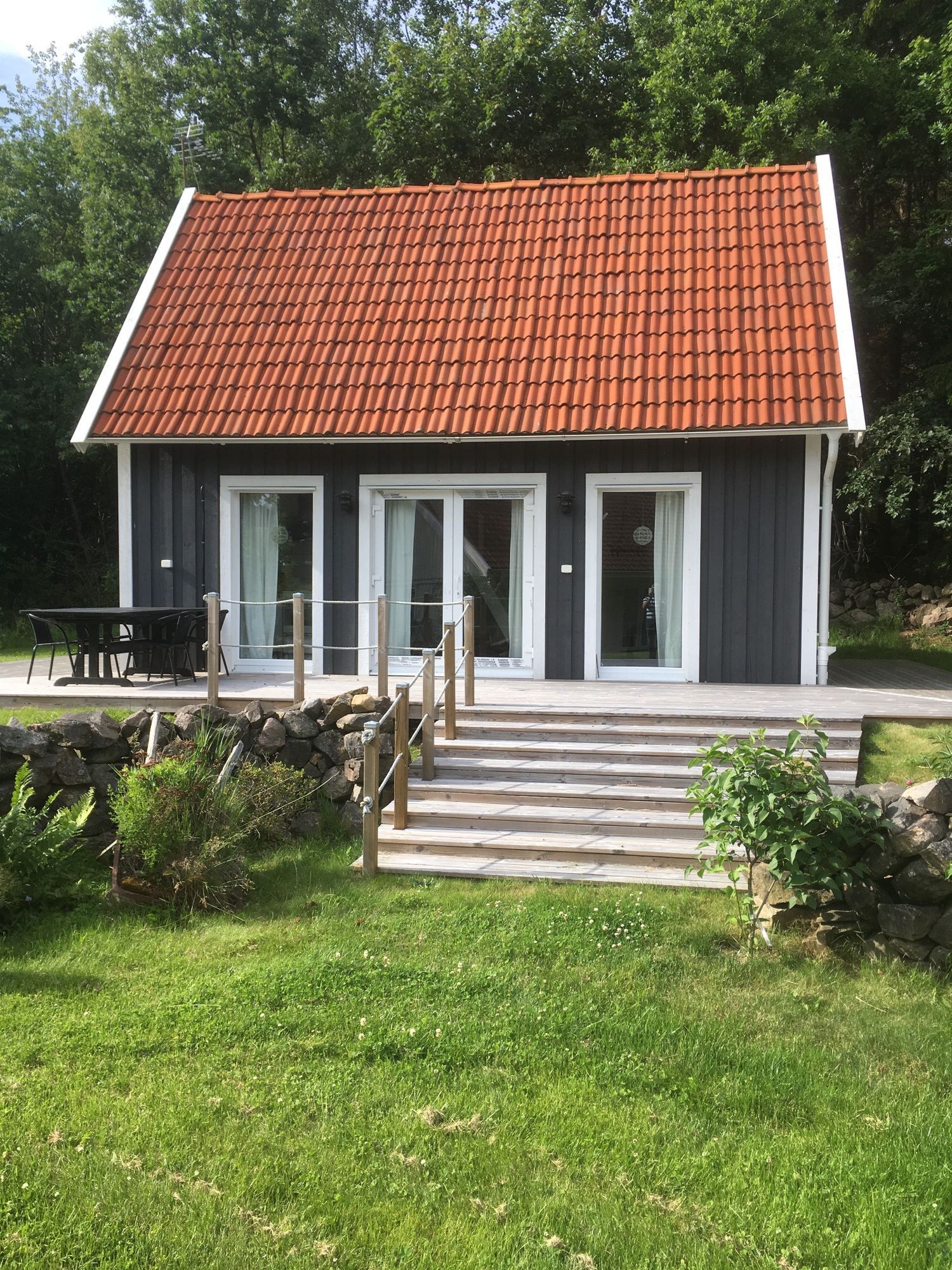 Stuga strax öster om Varberg på västkusten