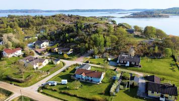 Stuga Tjörn, Bohuslän, nära havet, Västkusten