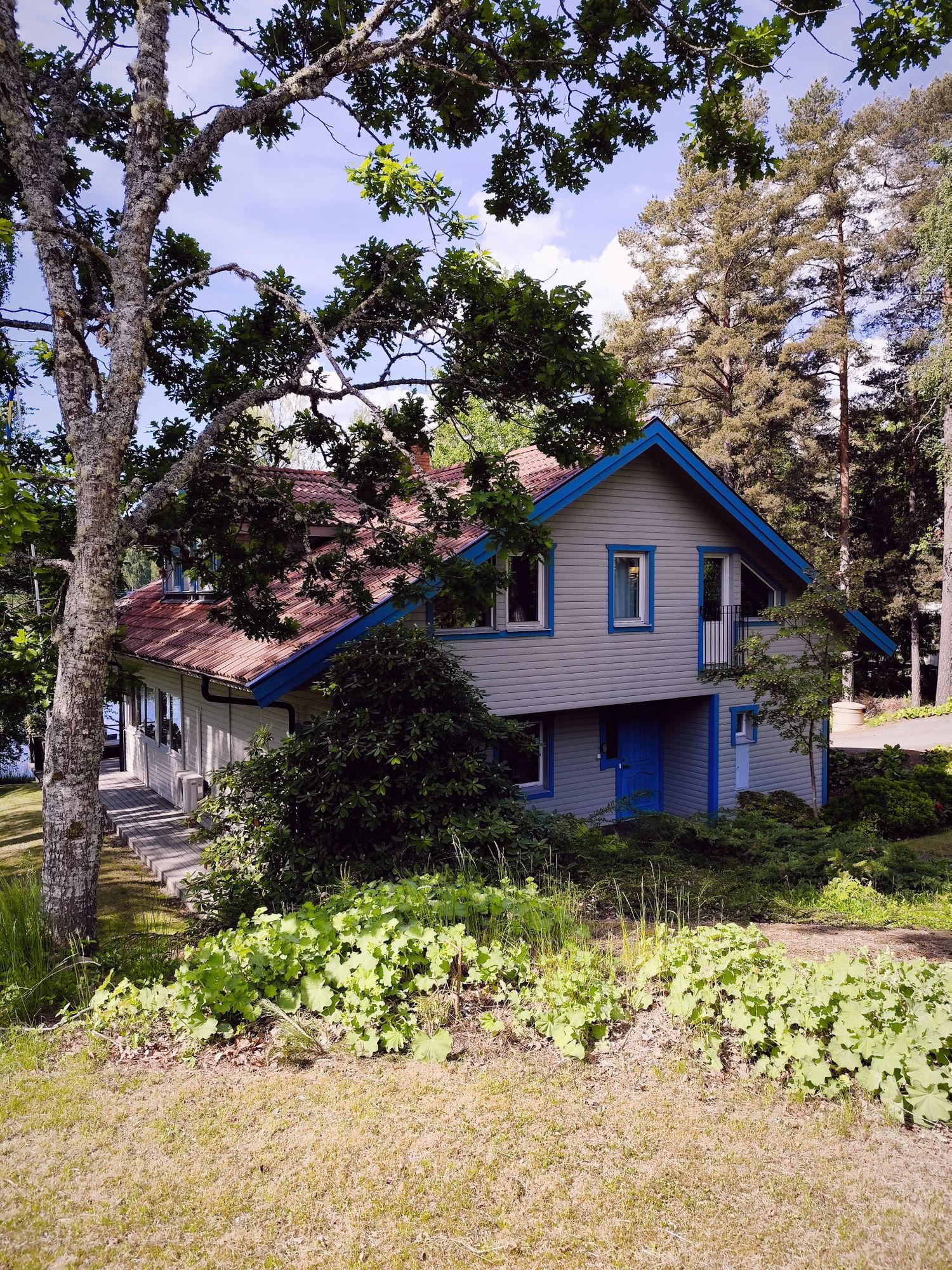 Mysig stor Villa med egen brygga vid sjö och natur – bild 4 av 24