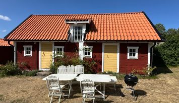 Pittoresk stuga i charmiga Karlevi -stor trädgård