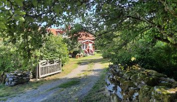 Hus i avkopplande miljö