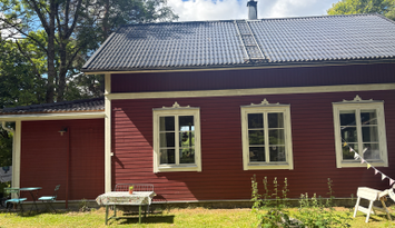 Ombyggt kapell – skogstomt med egen bastu