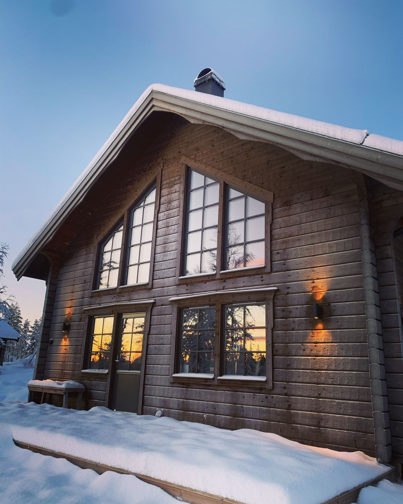 Modern och rymlig fjällstuga med härlig fjällvy