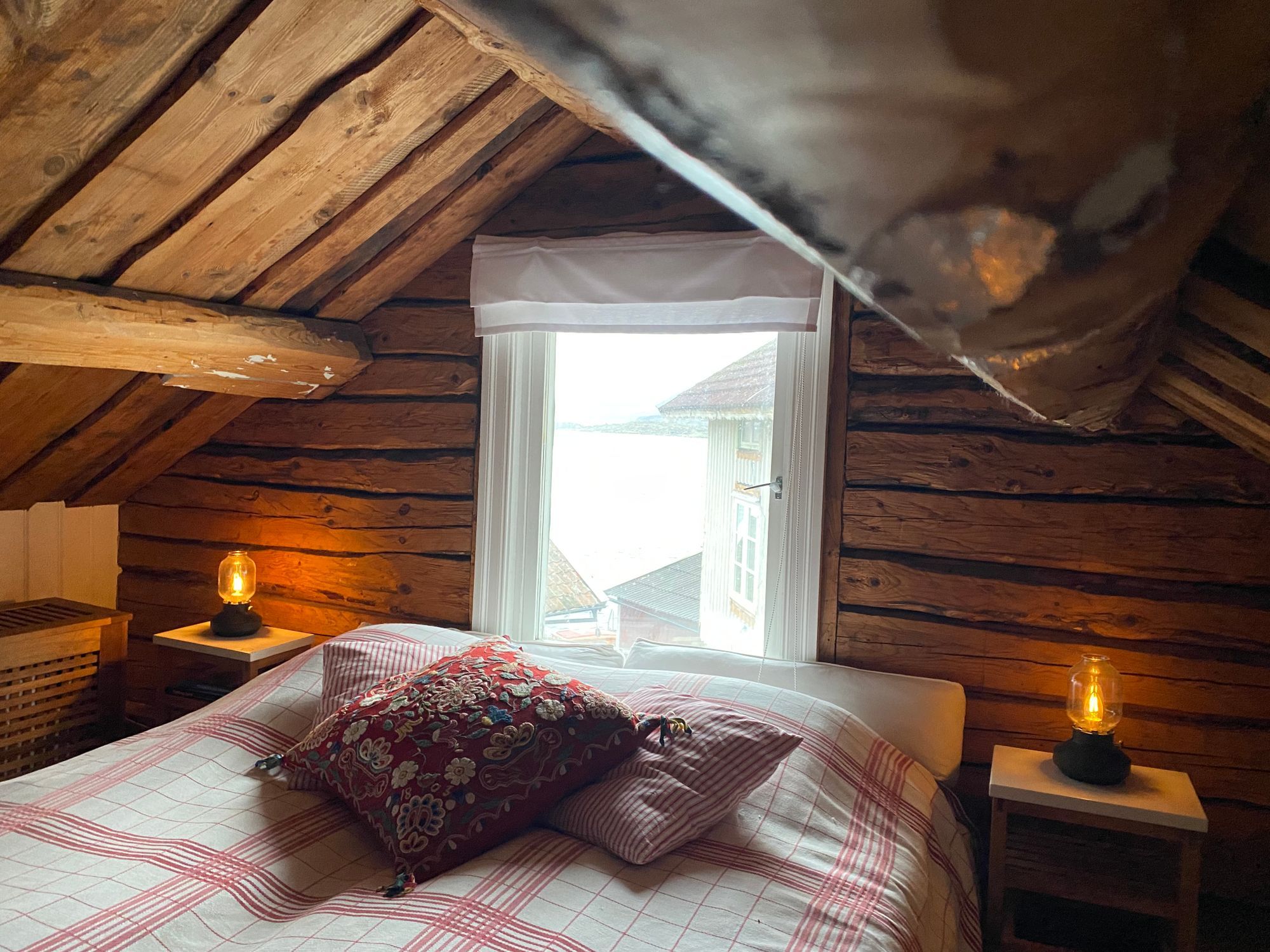 Charmigt hus med sjöutsikt på Gullholmen – bild 17 av 24