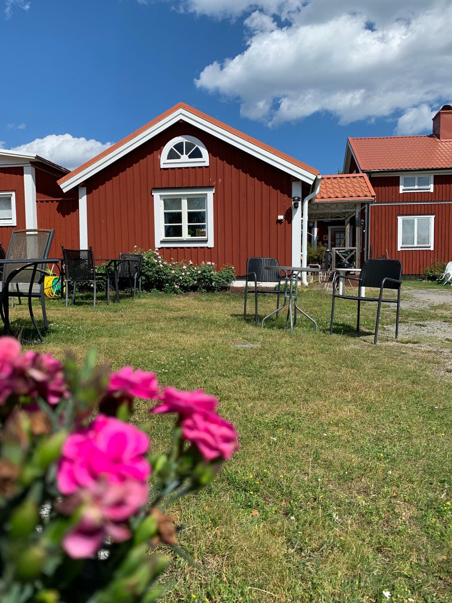 Rymlig stuga vid havet. – bild 8 av 13