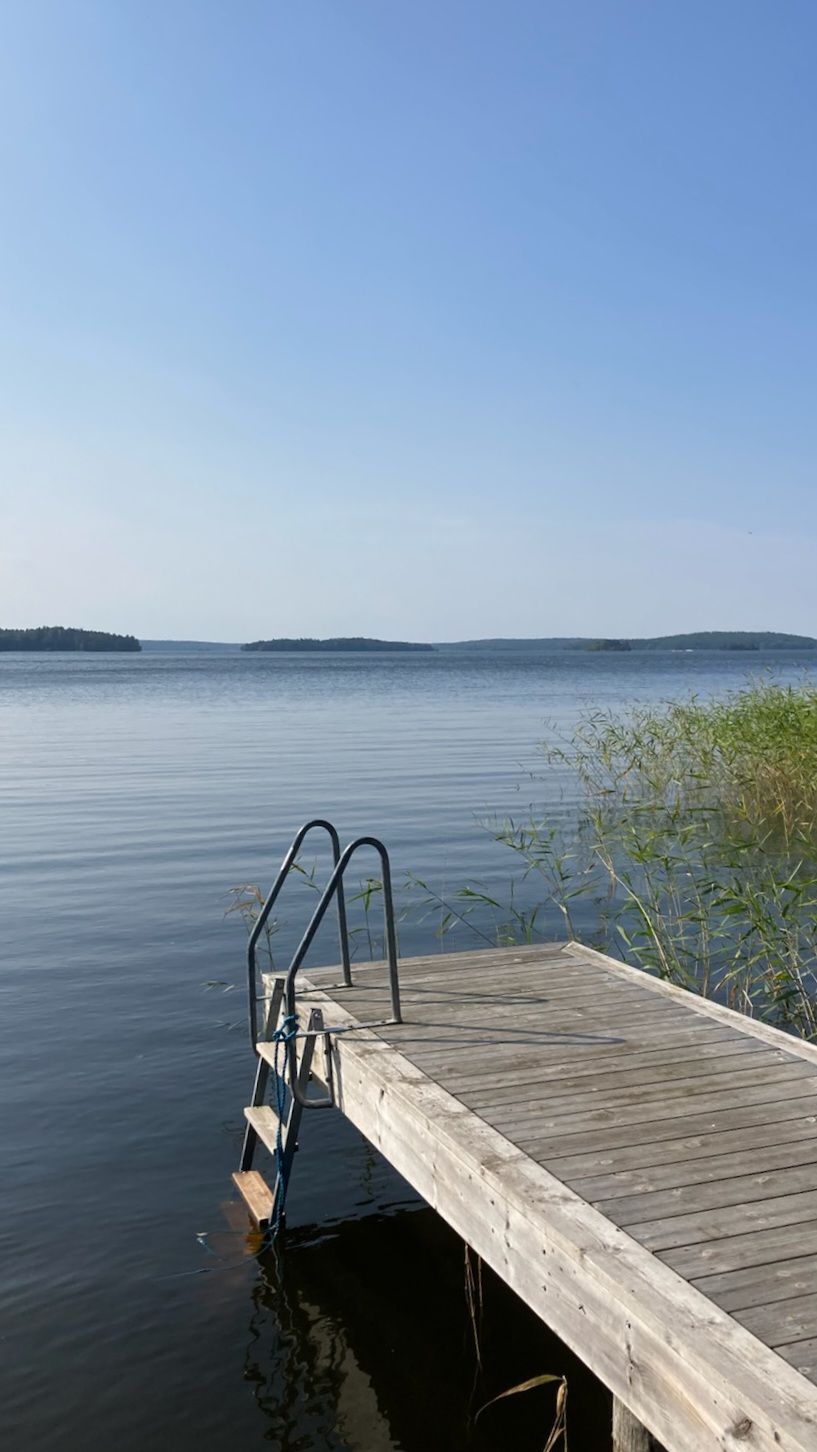 Sjöstuga vid Mälaren – brygga, roddbåt & bastu – bild 23 av 24