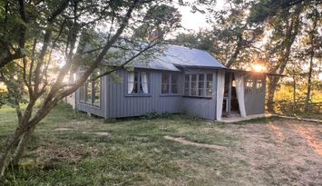 Strandnära stuga med havsutsikt