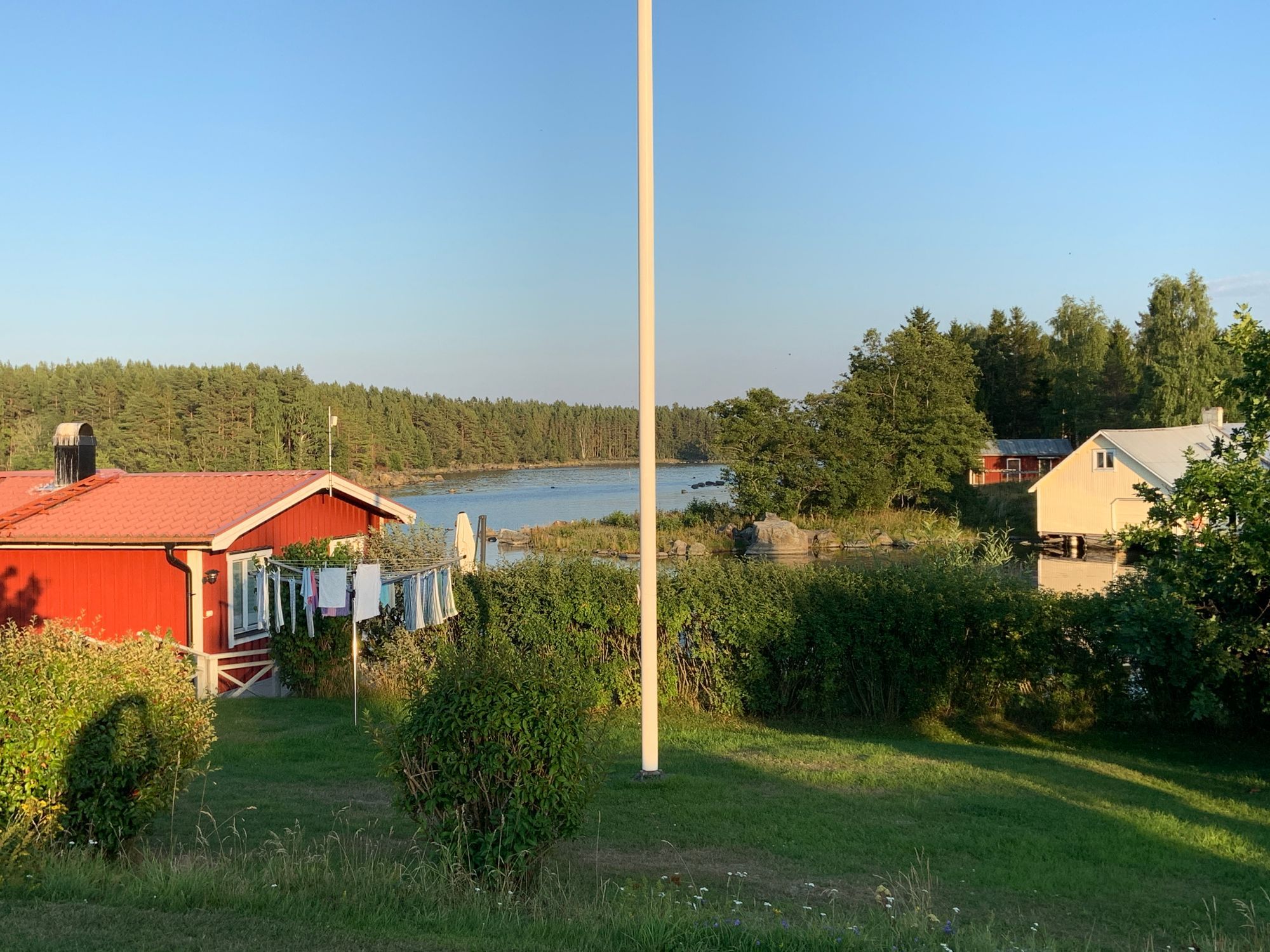 Rymlig stuga vid havet. – bild 10 av 13