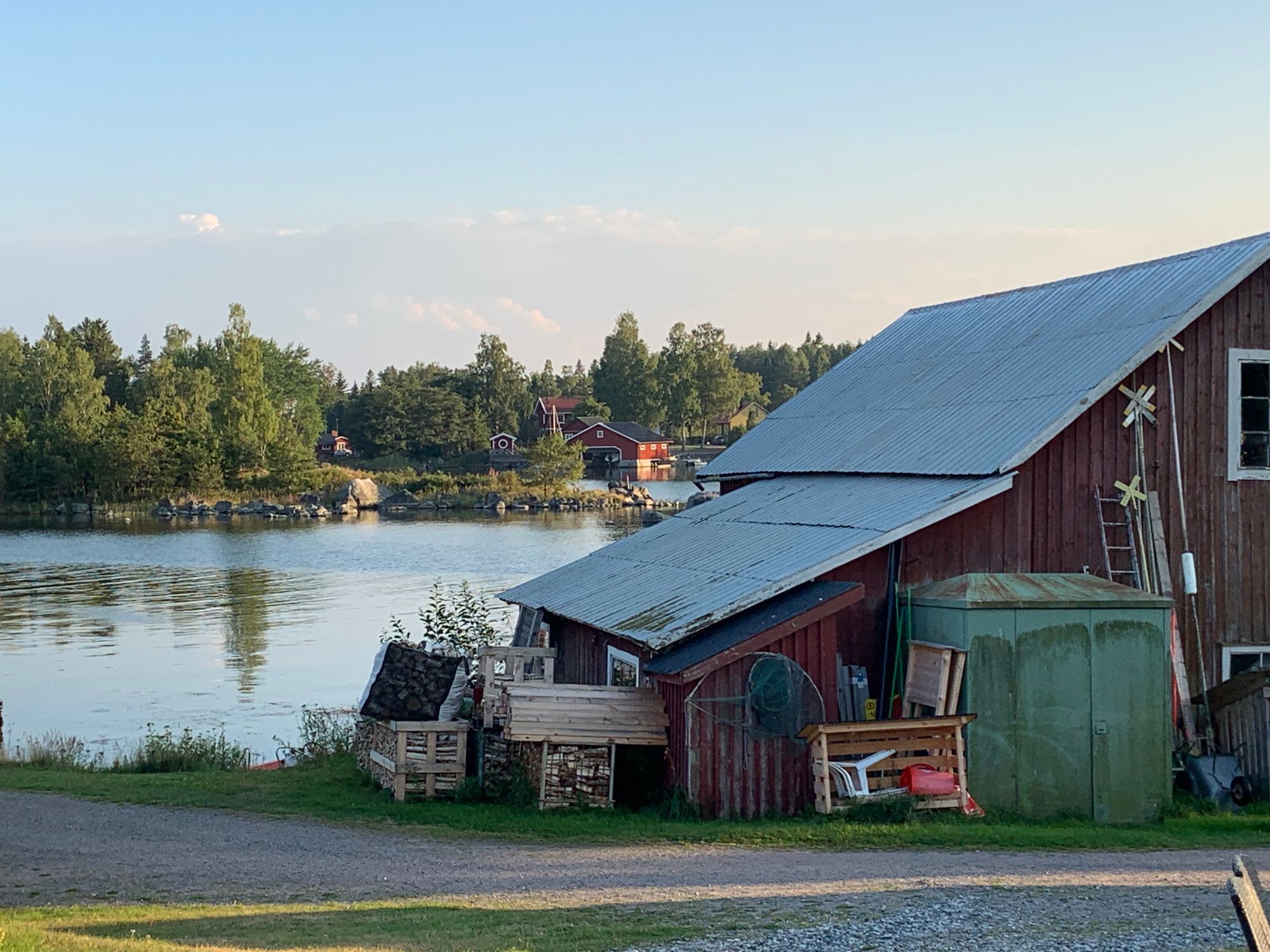 Rymlig stuga vid havet. – bild 9 av 13