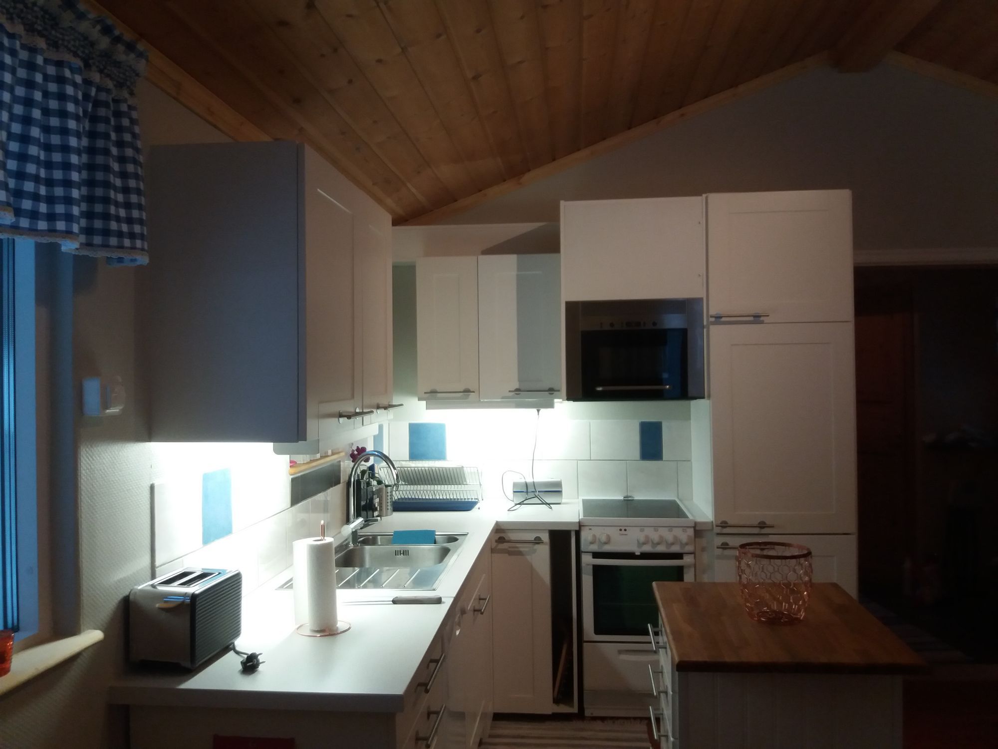 Modern stuga 4+2 bäddar i lugnt område, Björnrike – bild 2 av 8