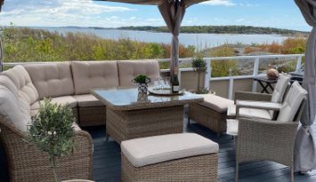 Stort och rymligt skärgårdshus med havsutsikt
