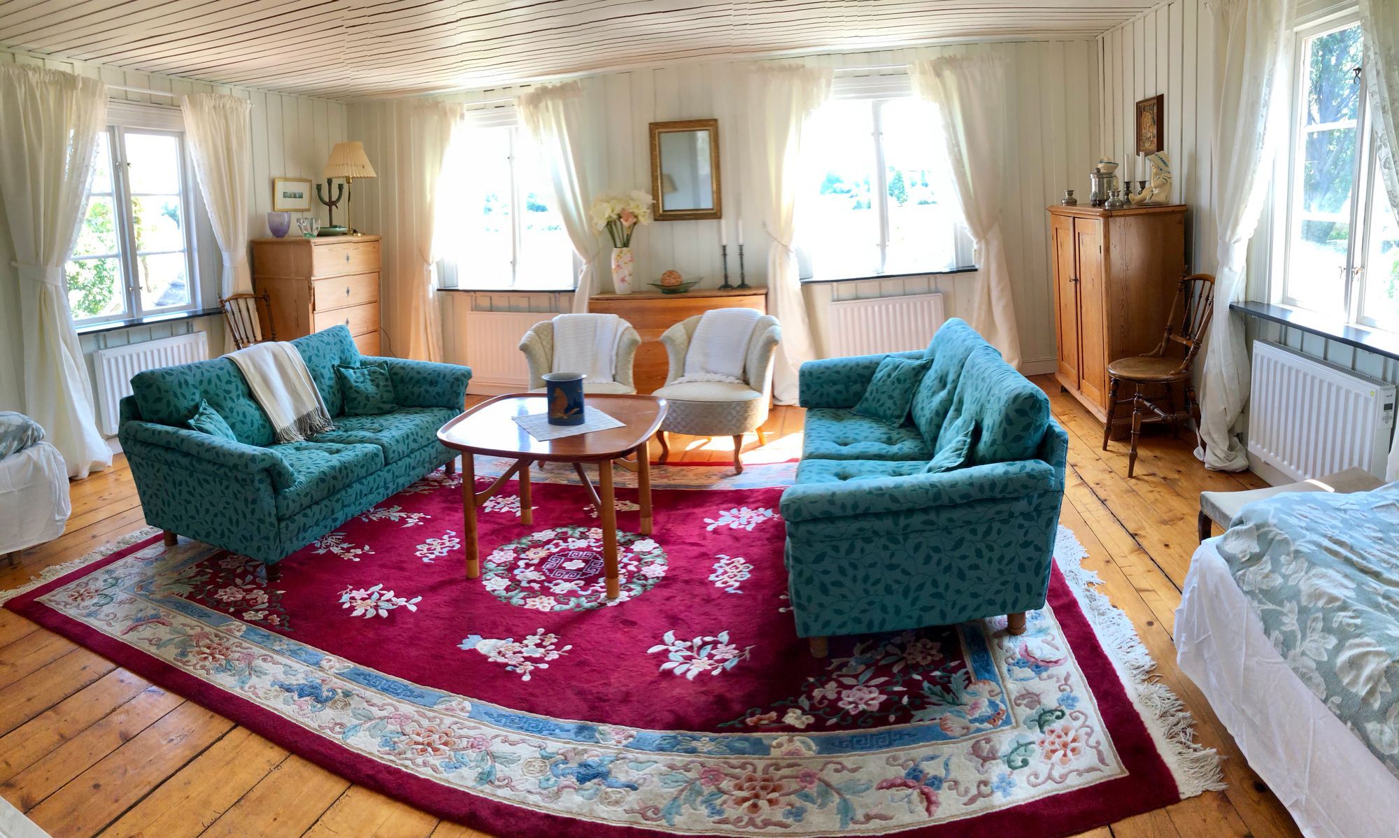 Havsnära med glasveranda, stor tomt och bastu. – bild 18 av 24