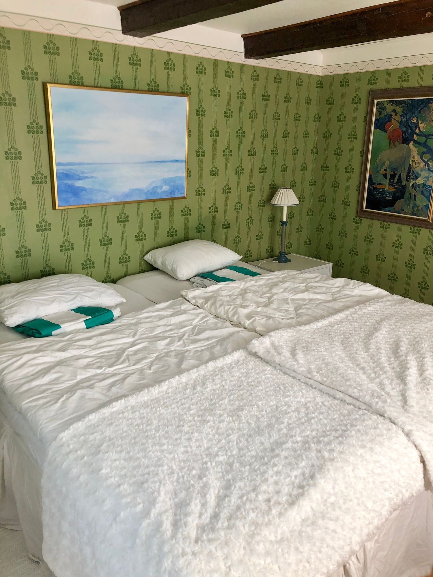 Havsnära med glasveranda, stor tomt och bastu. – bild 16 av 24