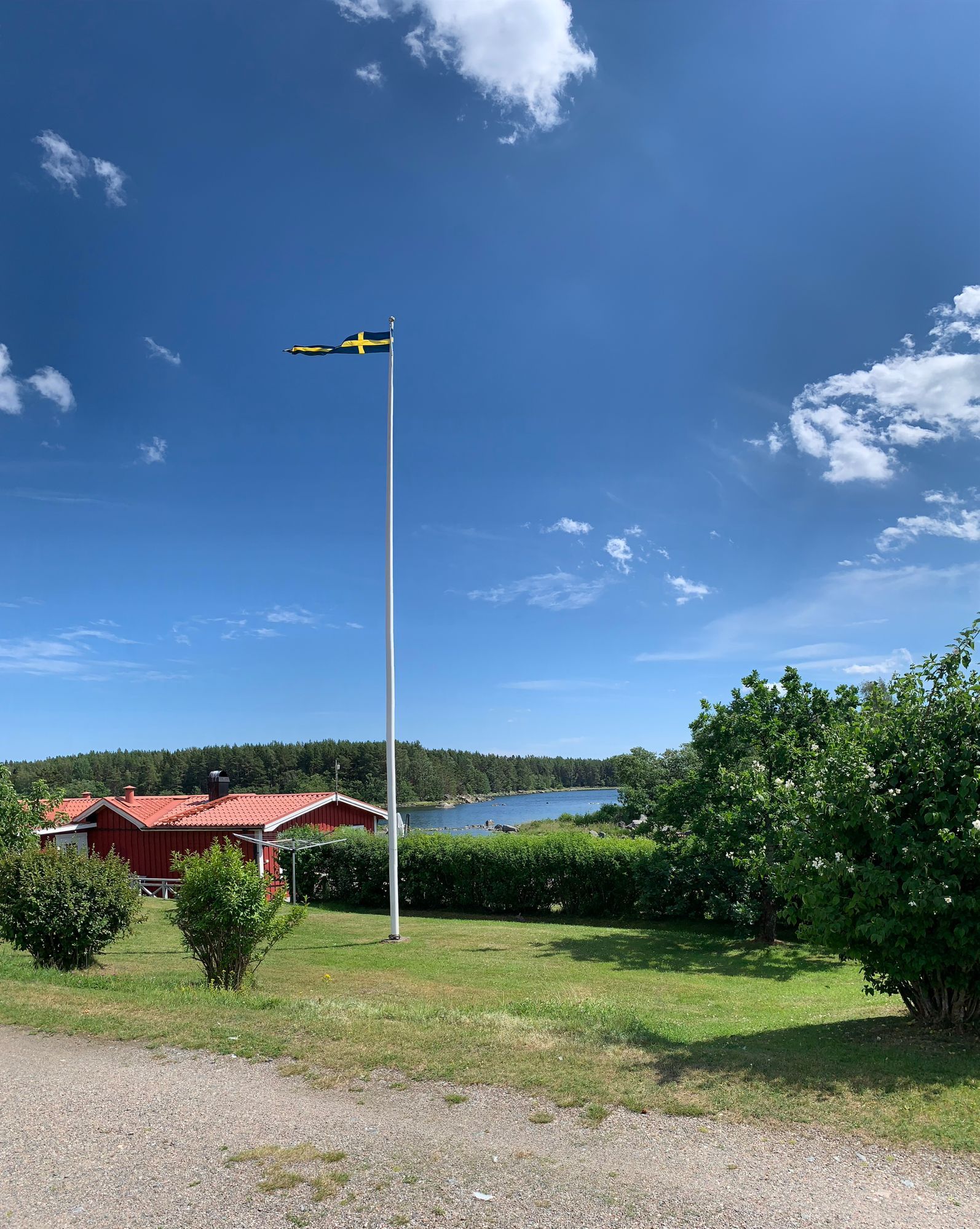 Rymlig stuga vid havet. – bild 11 av 13