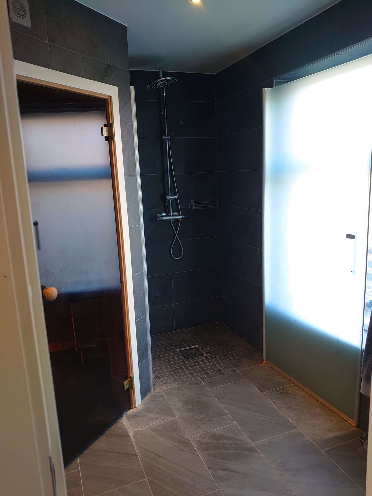 Arkitektritat modernt funkishus i Byxelkrok – bild 14 av 24