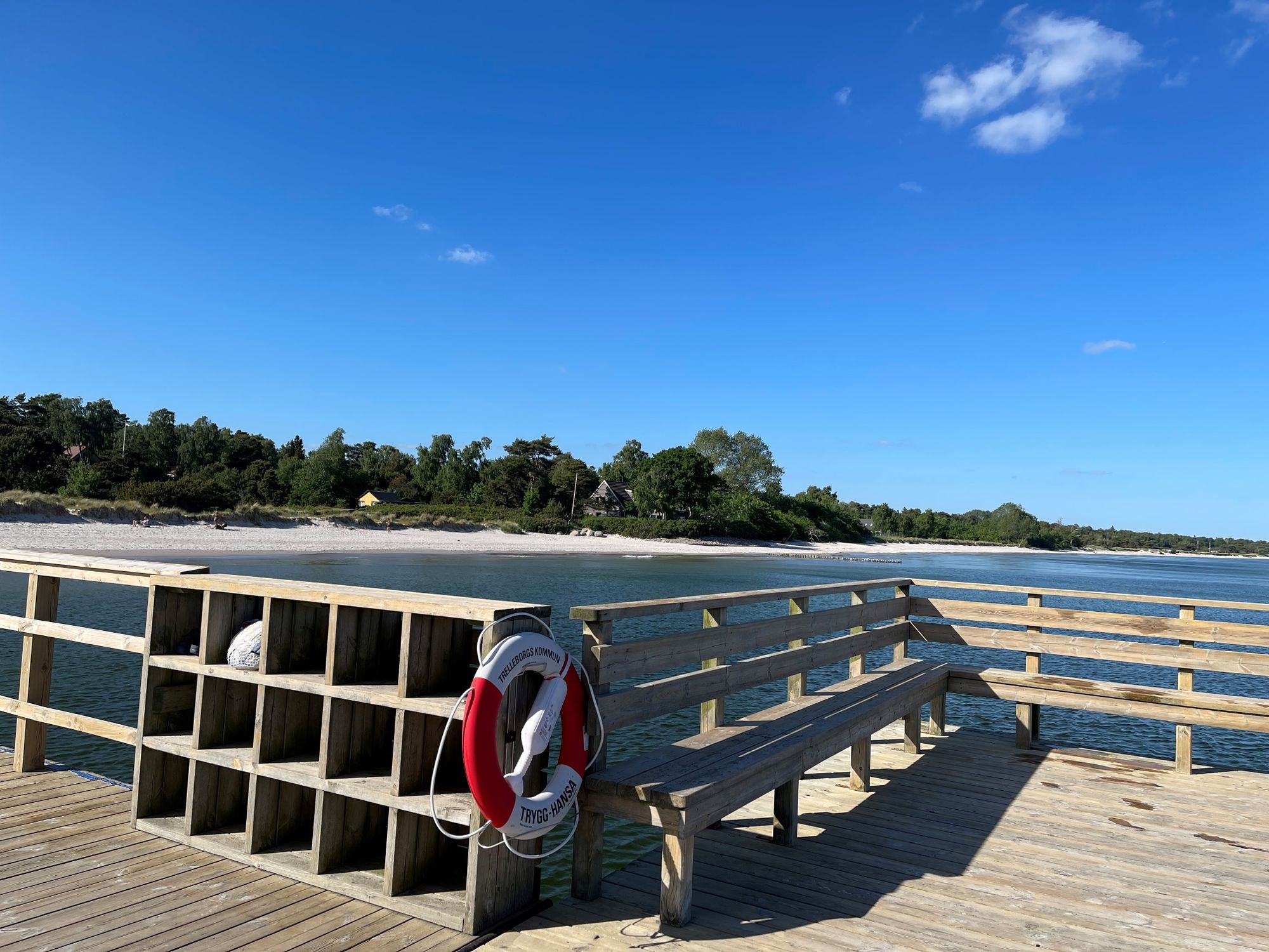 Hus i Beddingestrand med tomt ända ner till havet – bild 18 av 20
