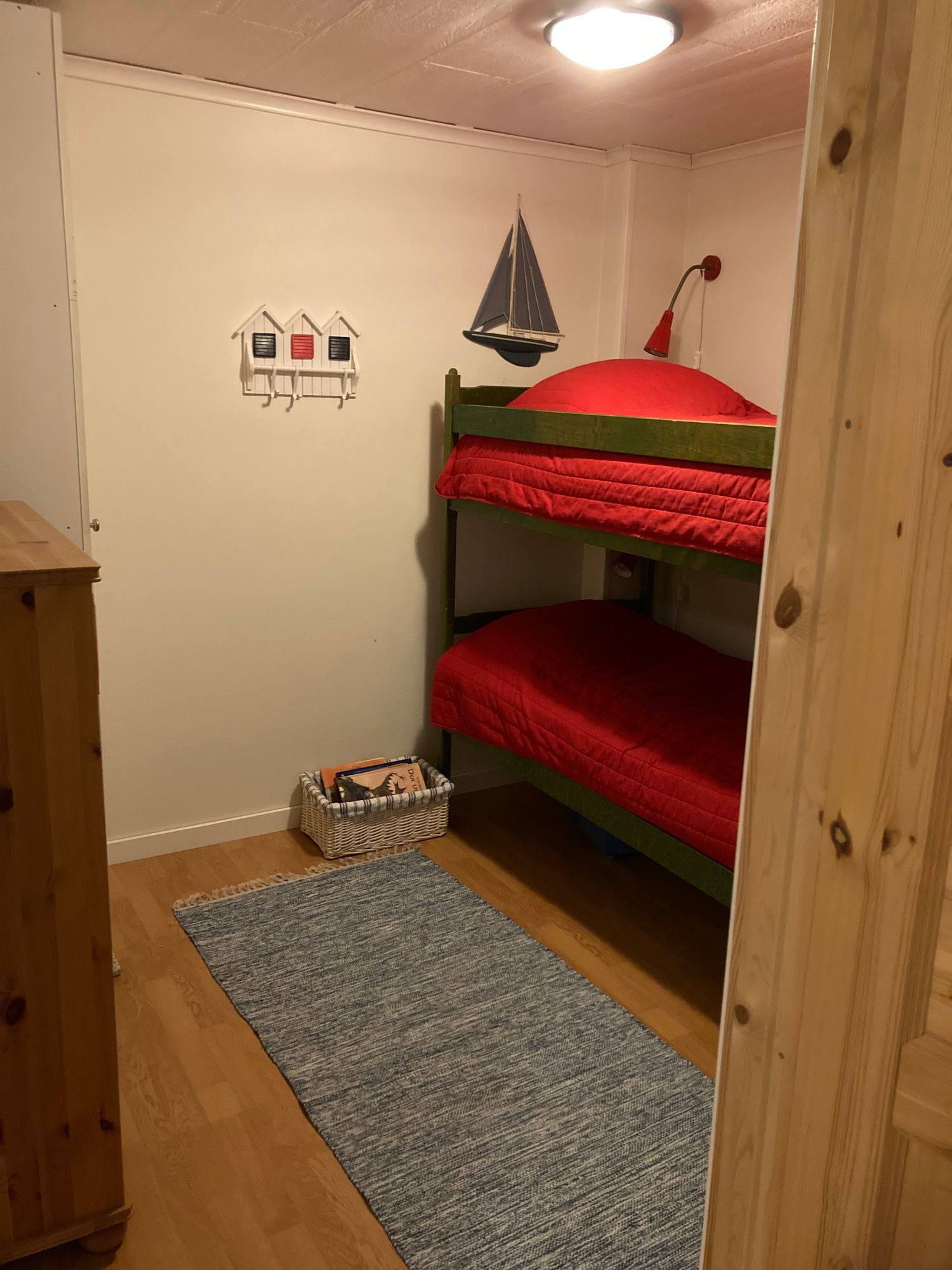 Stuga med stor härlig altan – bild 5 av 12
