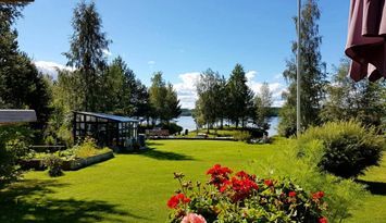 Stuga i Vikarbyn m. idyllisk sjötomt & egen brygga