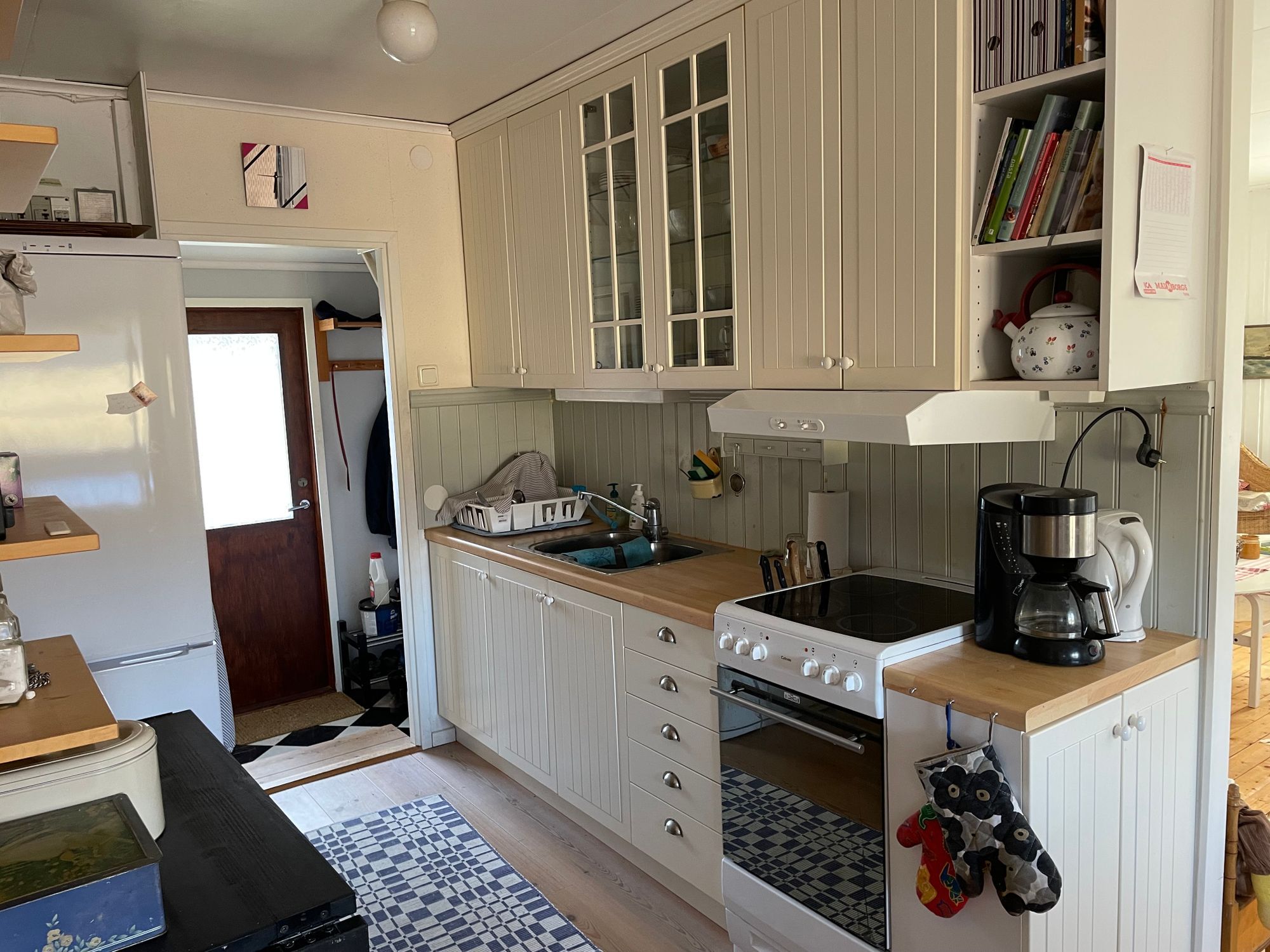 Trevlig och praktisk stuga i Rörums sommarby – bild 10 av 14