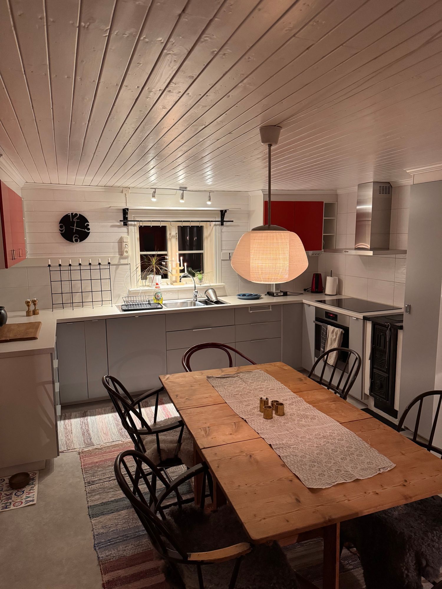 Dalagård i vacker bymiljö – bild 5 av 12