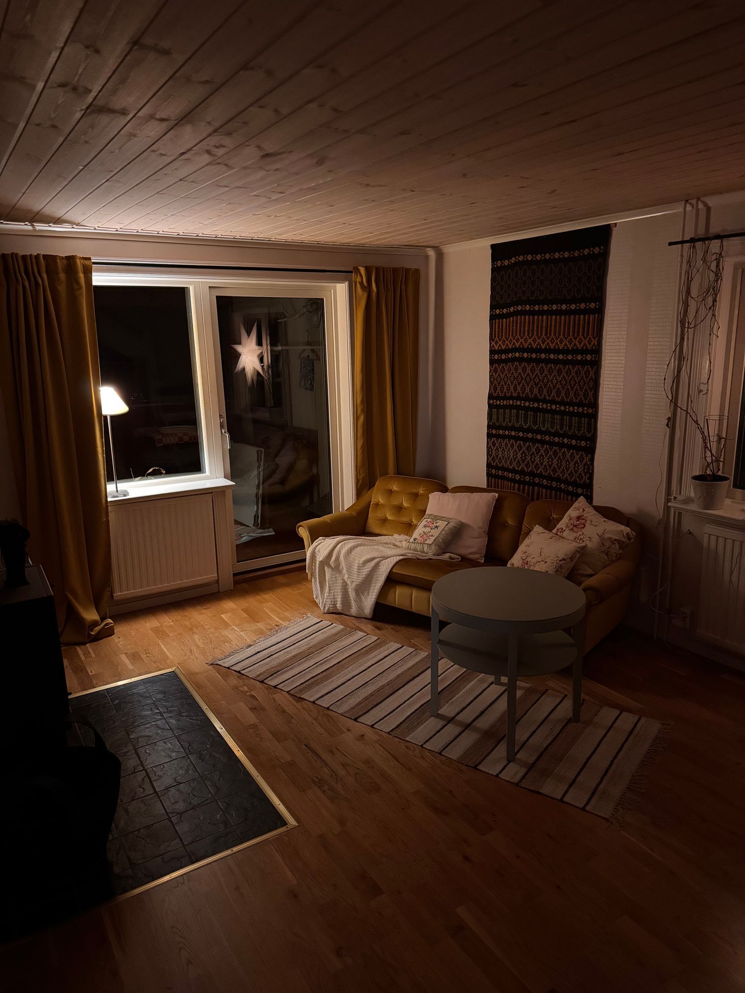 Dalagård i vacker bymiljö – bild 6 av 12