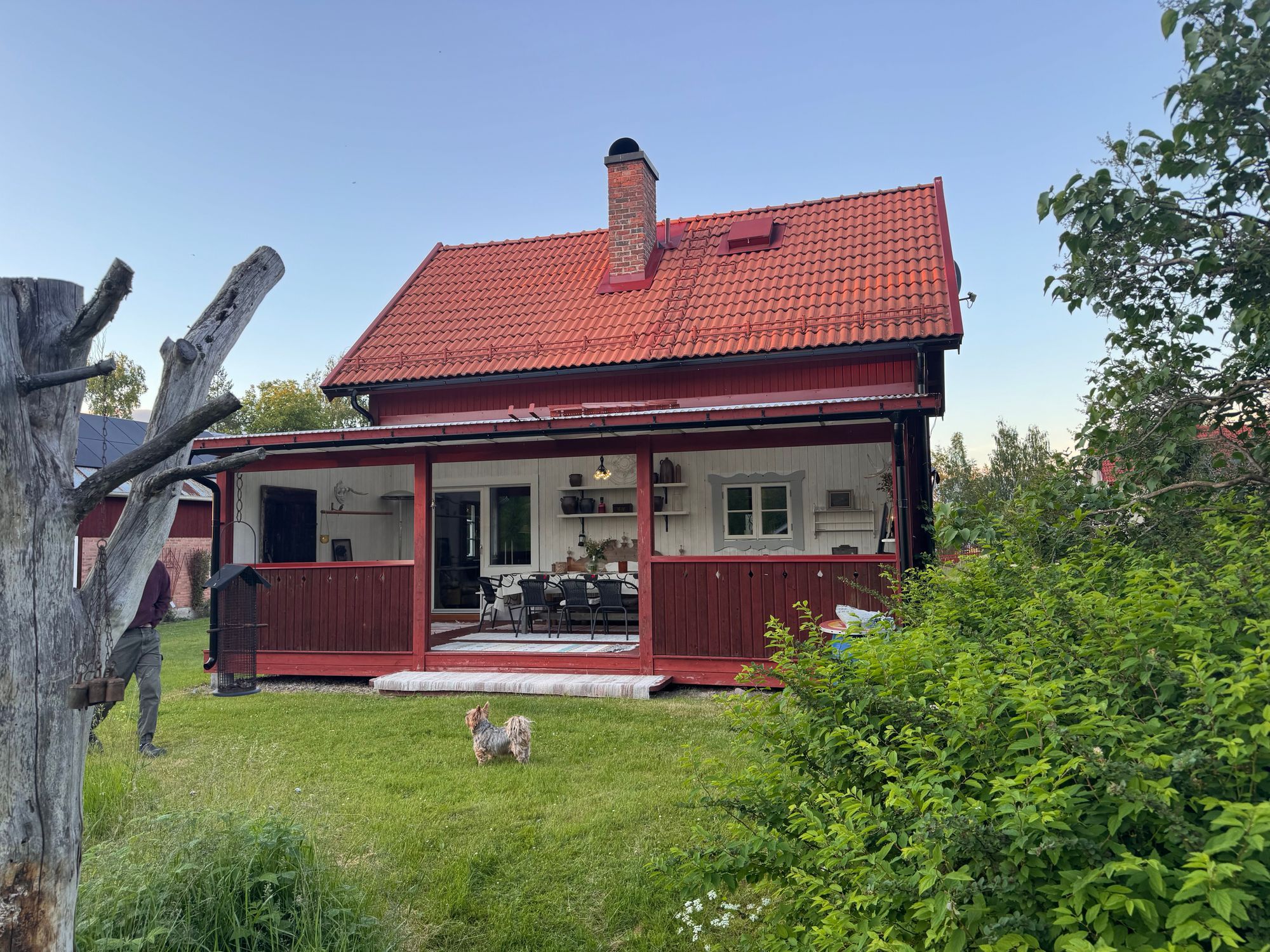 Dalagård i vacker bymiljö – bild 2 av 12