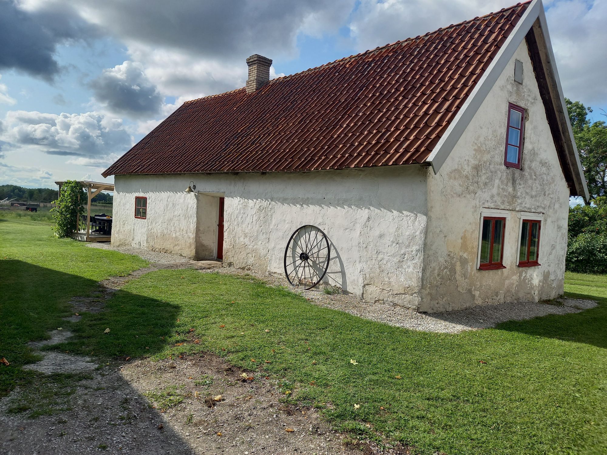 Kalkstensflygel med kul för barnen,nö-gotland.