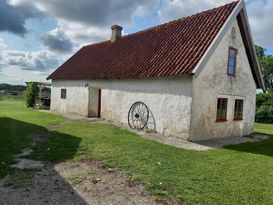 Kalkstensflygel med kul för barnen,nö-gotland.