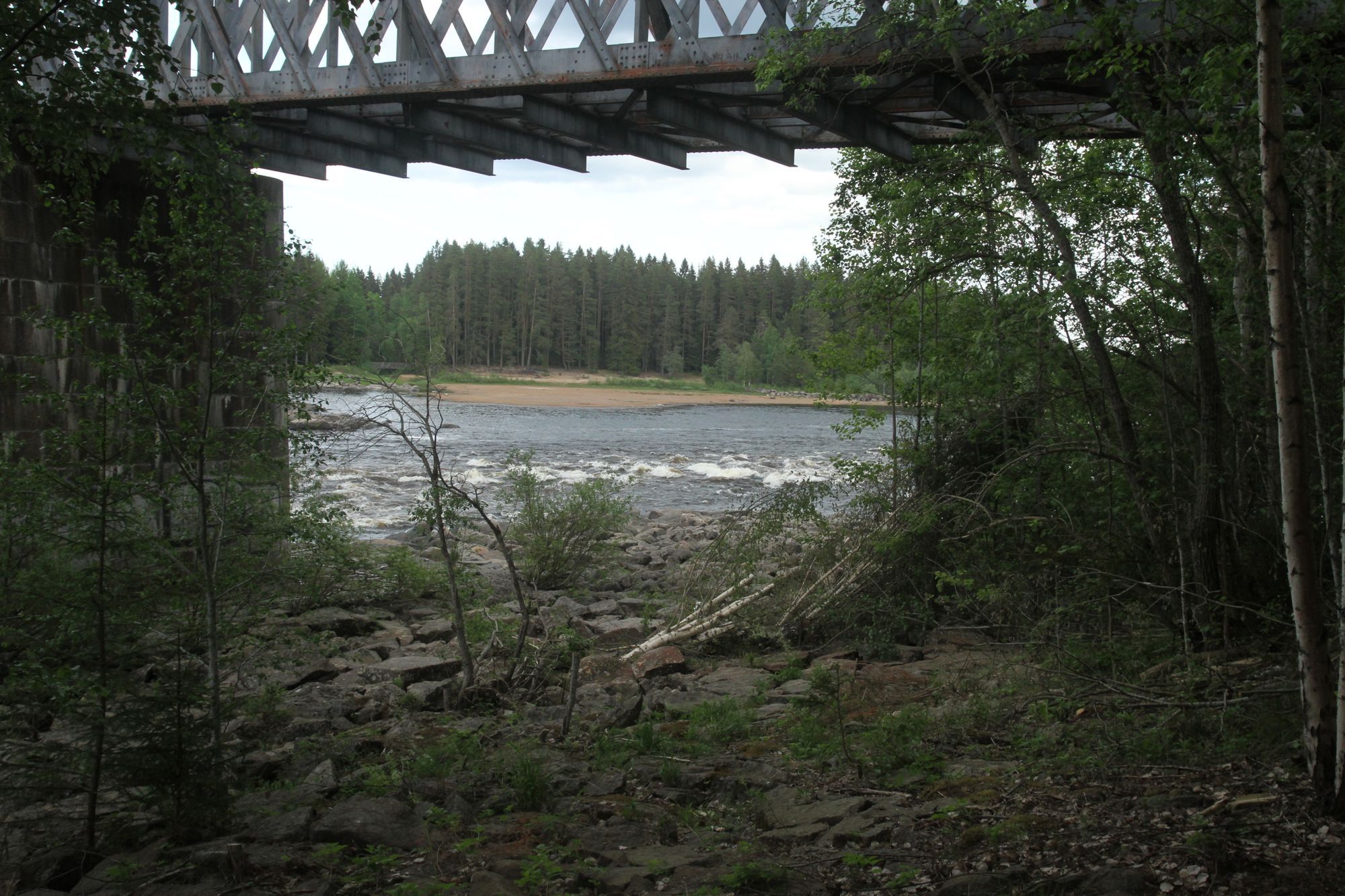 Stuga vid älven nära Järvsö – bild 3 av 21