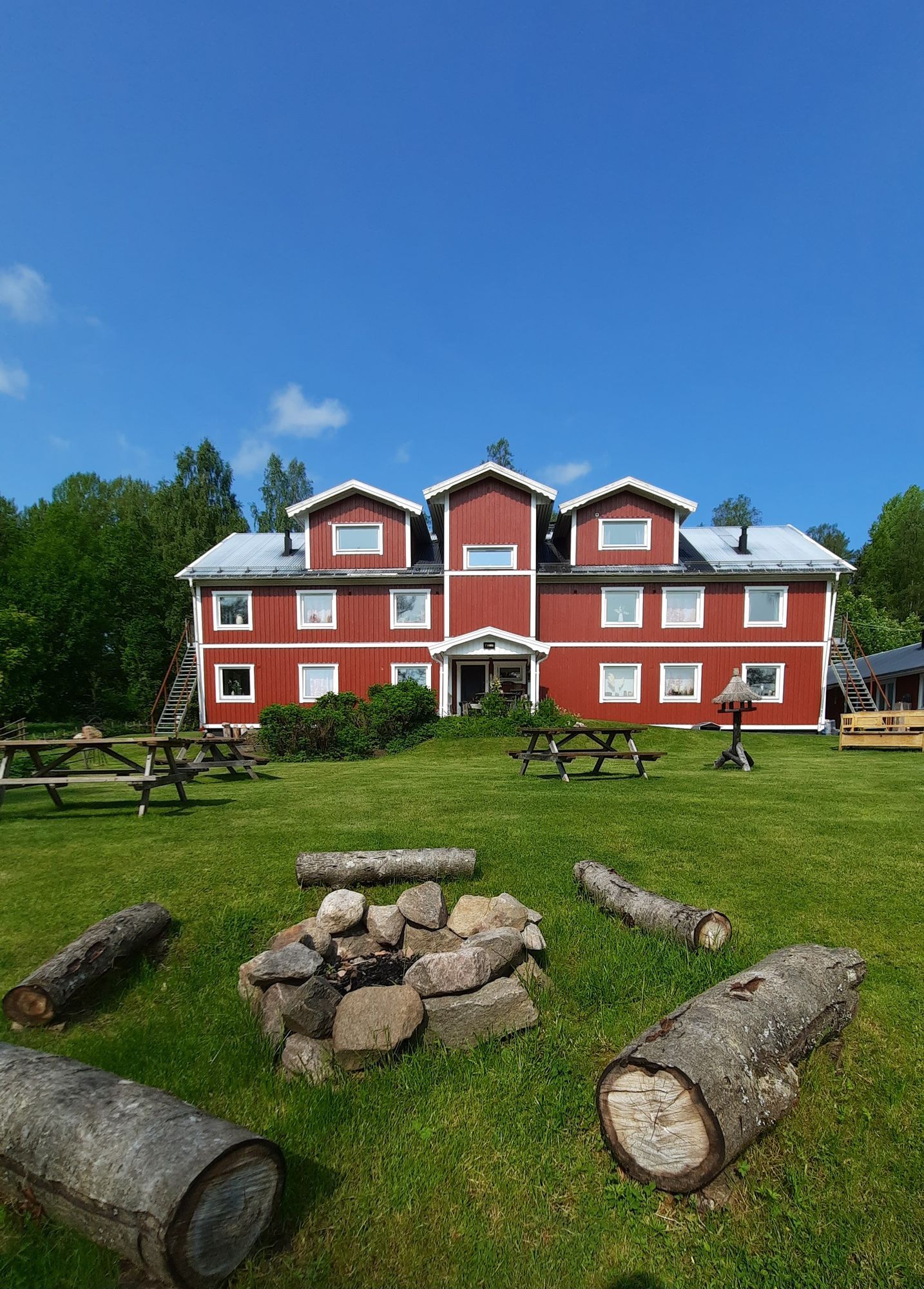 Lägenheter i en svensk villa vid en sjö