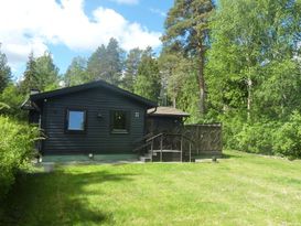 Mälarnära och rofylld stuga Skoklosterhalvön