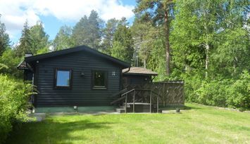 Mälarnära och rofylld stuga Skoklosterhalvön