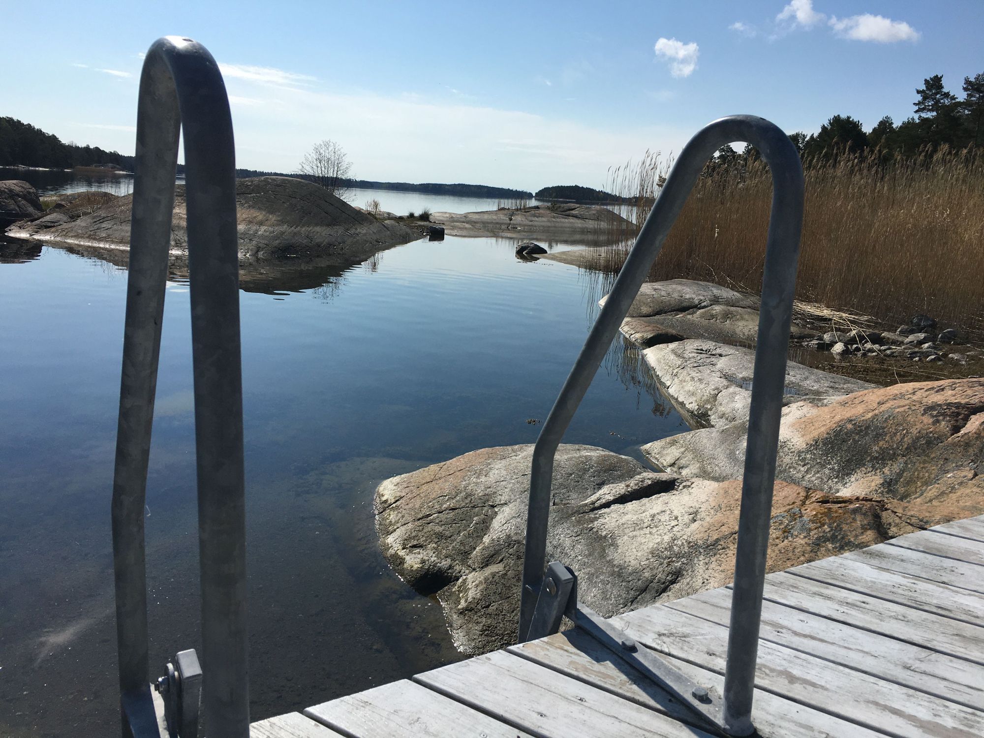 Vackert skärgårdshus med havstomt och egen badö – bild 13 av 24