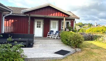 Gäststuga med havsutsikt - 100 m från vattnet