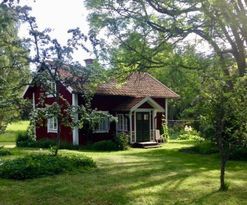 Alter Hof in der södermanländischen Waldgegend